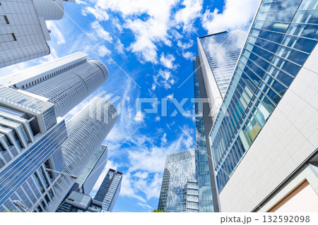 名古屋駅前のビル街 132592098