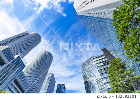 名古屋駅前のビル街 132592101