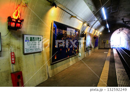 ダム湖を渡る鉄橋が眺められる… トンネル内の駅【野岩鉄道・湯西川温泉駅】 ダム湖を渡る鉄橋が眺められる… トンネル内の駅【野岩鉄道・湯西川温泉駅】 132592249