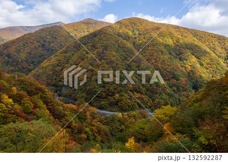 岩手県遠野市仙人峠の紅葉 岩手県遠野市仙人峠の紅葉 132592287