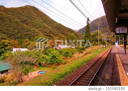 『秋の南会津』鉄道旅で錦秋の南会津路へ… 野岩鉄道【中三依温泉駅】 『秋の南会津』鉄道旅で錦秋の南会津路へ… 野岩鉄道【中三依温泉駅】 132592330