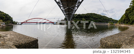 静岡県浜松市 秋の浜名湖猪鼻湖　せと橋　パノラマ 132594345