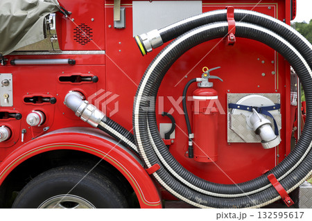 消防車　アップ 132595617