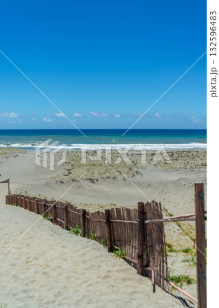 酷暑日 真夏の中田島砂丘 酷暑日 真夏の中田島砂丘 132596483