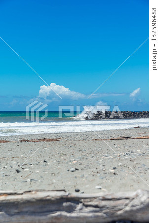 青い海と青い空　中田島砂丘 132596488