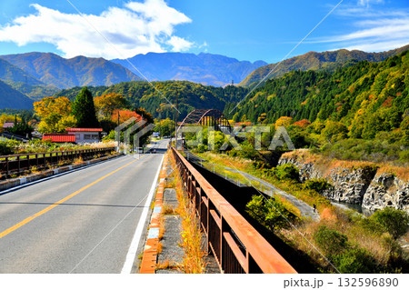 戸中大橋／鬼怒川より野尻大橋方面を望む(栃木県日光市)【2025.10】 132596890