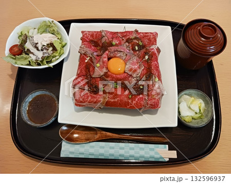 おにくや食堂 Suehiroの近江牛ローストビーフ丼セット 132596937