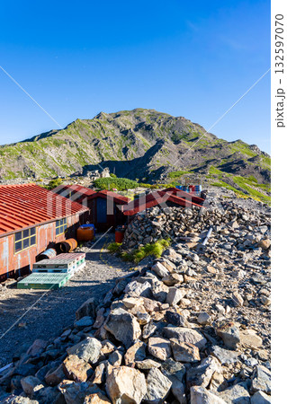 農鳥小屋と間ノ岳 南アルプス白峰三山の間ノ岳と農鳥岳登山 農鳥小屋と間ノ岳 南アルプス白峰三山の間ノ岳と農鳥岳登山 132597070
