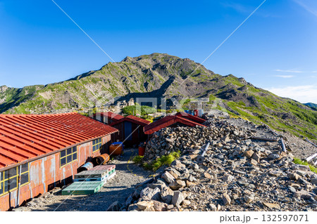 農鳥小屋と間ノ岳 南アルプス白峰三山の間ノ岳と農鳥岳登山 農鳥小屋と間ノ岳 南アルプス白峰三山の間ノ岳と農鳥岳登山 132597071