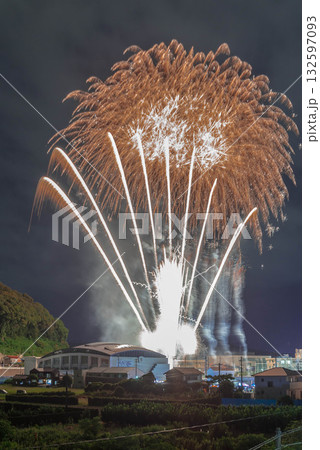 夏の夜空を彩る 御津町花火大会 ナイターの夕べ 夏の夜空を彩る 御津町花火大会 ナイターの夕べ 132597093