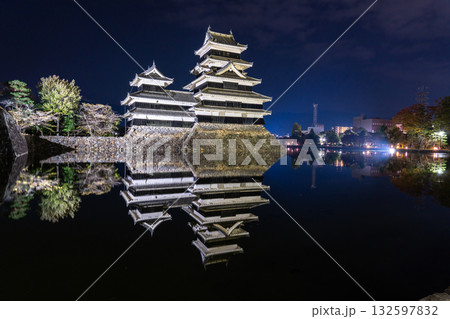 《長野県》松本城の夜景 132597832