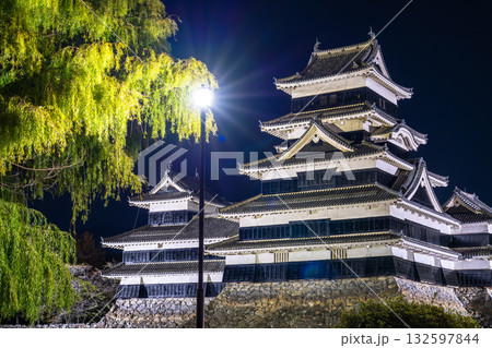 《長野県》松本城の夜景 《長野県》松本城の夜景 132597844