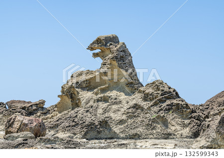 秋田県男鹿市 潮瀬崎のゴジラ岩 秋田県男鹿市 潮瀬崎のゴジラ岩 132599343