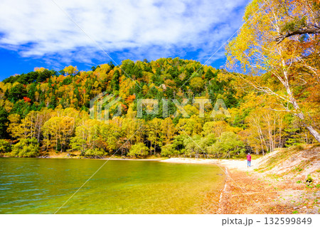 紅葉の菅沼湖畔2 紅葉の菅沼湖畔2 132599849