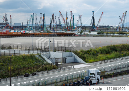 大阪・関西万博終焉 解体工事現場の記録 広大なエリアの背景にクレーン乱立 132601601