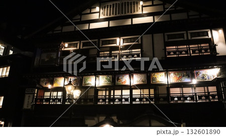 銀山温泉のライトアップ 132601890