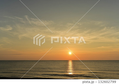 内灘海岸の夕焼け 132602799