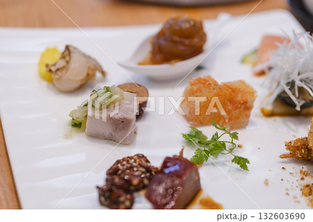 中華料理の前菜盛り合わせ　美しい盛り付け 132603690