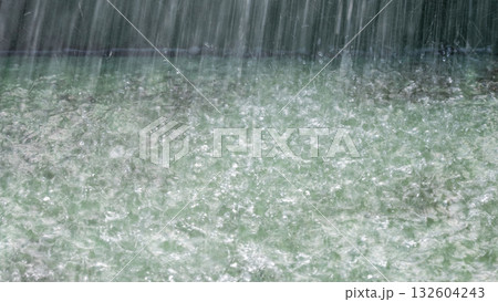 背景素材・梅雨・激しく降る雨のイメージ 背景素材・梅雨・激しく降る雨のイメージ 132604243