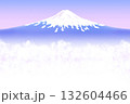 富士山と霞、雲、雪、夕日又は朝日の背景イラスト 132604466