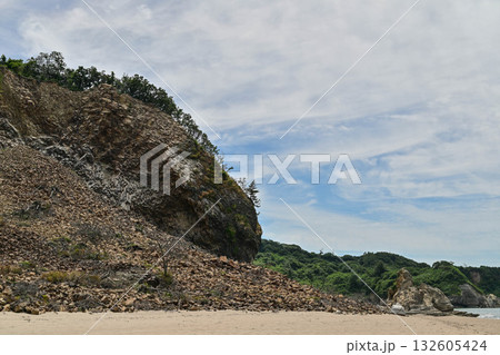 琴ヶ浜の崩れた柱状節理　 132605424