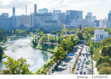 皇居半蔵門前、国立劇場に隣接する場所に位置している宿泊施設からの風景 132606345