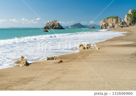 《愛知県》日出の石門の海岸線・伊良湖岬のビーチ 132606960