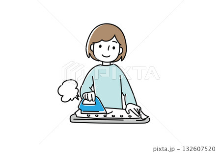 アイロンがけする女性 132607520