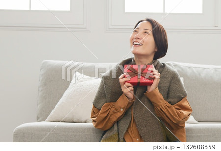 プレゼント 女性 イメージ プレゼント 女性 イメージ 132608359