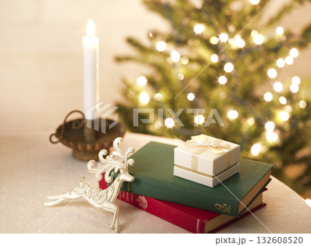 クリスマスイメージ　プレゼント 132608520