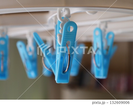 角ハンガーの洗濯バサミ 132609006