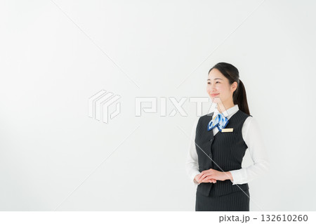 制服の女性　ビジネス　ポートレート 132610260