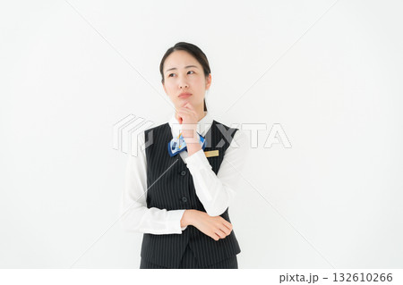 制服の女性 ビジネス 悩む 制服の女性 ビジネス 悩む 132610266