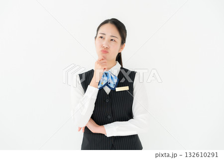 制服の女性　ビジネス　考える 132610291