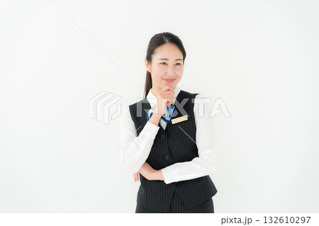 制服の女性 ビジネス ほほえみ 制服の女性 ビジネス ほほえみ 132610297