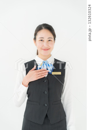 制服の女性　ビジネス　お任せ 132610324