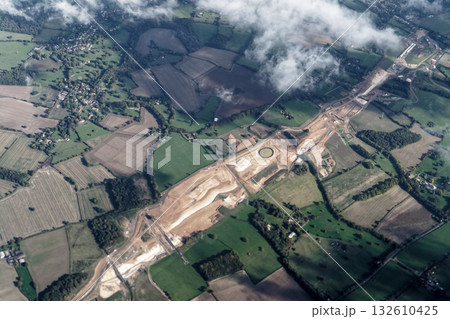 イギリス　ヒースロー空港上空 132610425