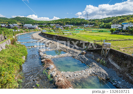 高槻市原地区を流れる芥川 132610721