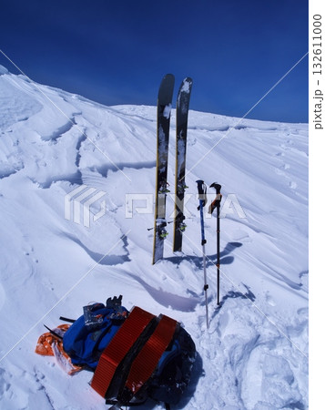 春スキーの立山黒部アルペンルート　浄土山と龍王岳のコルにて 132611000