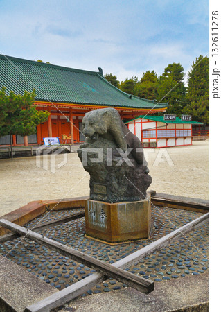 平安神宮　 白虎の像（京都府京都市左京区） 132611278