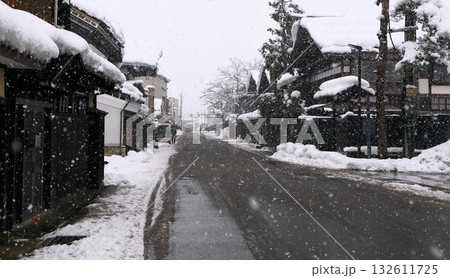 雪の降る増田の古い町並み 雪の降る増田の古い町並み 132611725
