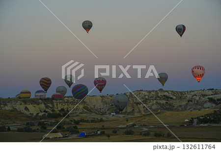 カッパドキアの熱気球 カッパドキアの熱気球 132611764
