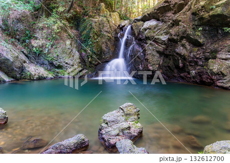 静岡県浜松市　秋の仙厳の滝 132612700