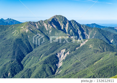 西農鳥岳の山頂から見る塩見岳と仙塩尾根　南アルプス白峰三山の間ノ岳と農鳥岳登山 132612911
