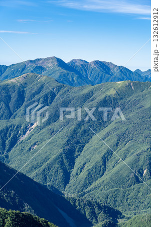 西農鳥岳の山頂から見る悪沢岳と荒川岳 南アルプス白峰三山の間ノ岳と農鳥岳登山 西農鳥岳の山頂から見る悪沢岳と荒川岳 南アルプス白峰三山の間ノ岳と農鳥岳登山 132612912