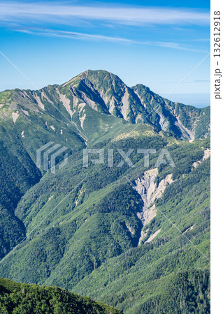 農鳥岳から見る塩見岳と仙塩尾根　南アルプス白峰三山の間ノ岳と農鳥岳登山 132612918