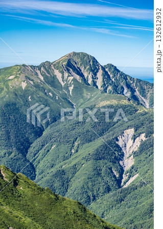 農鳥岳の山頂から見る塩見岳と仙塩尾根 南アルプス白峰三山の間ノ岳と農鳥岳登山 農鳥岳の山頂から見る塩見岳と仙塩尾根 南アルプス白峰三山の間ノ岳と農鳥岳登山 132612932