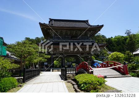 地震の爪跡が残るお寺 132613228