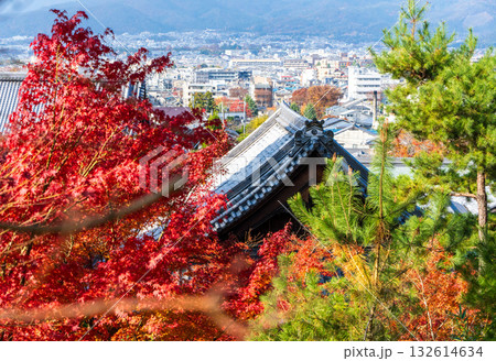 圓光寺の屋根と秋の紅葉 圓光寺の屋根と秋の紅葉 132614634