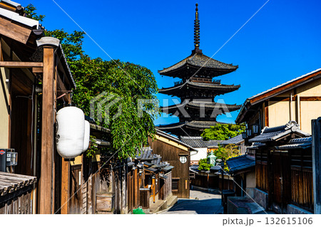 塔のある風景 132615106